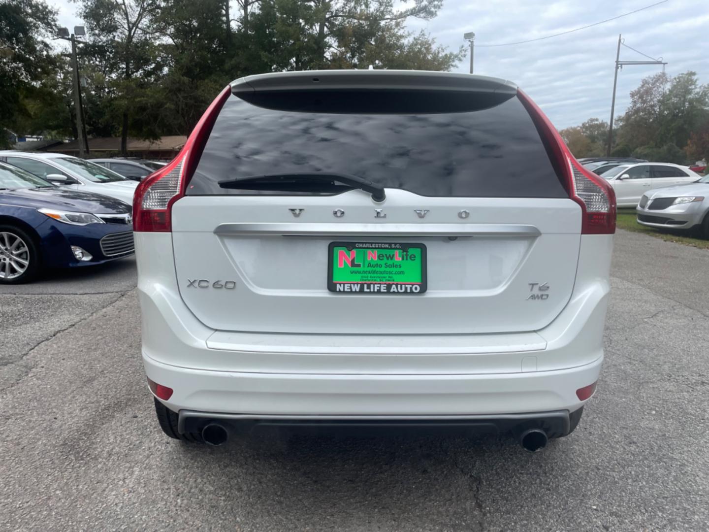 2015 WHITE VOLVO XC60 T6 R-DESIGN PREMIER PLUS (YV4902RG6F2) with an 3.0L engine, Automatic transmission, located at 5103 Dorchester Rd., Charleston, SC, 29418-5607, (843) 767-1122, 36.245171, -115.228050 - Photo#5